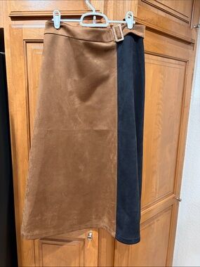Two-Tone Brown and Black Midi Skirt with Buckle Detail